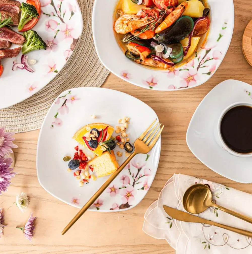 Eleganza floreale: set di piatti in porcellana da 30 pezzi