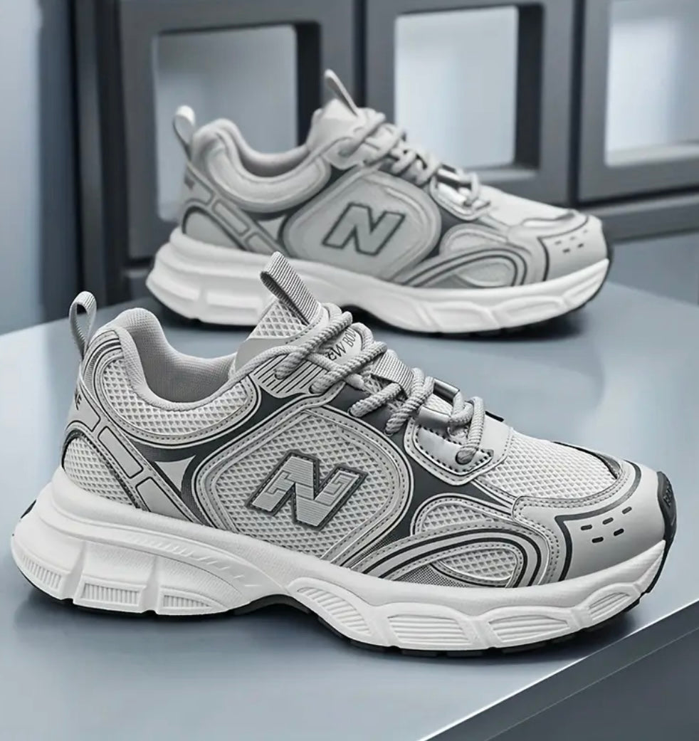 Scarpe sportive grigie: comfort e versatilità