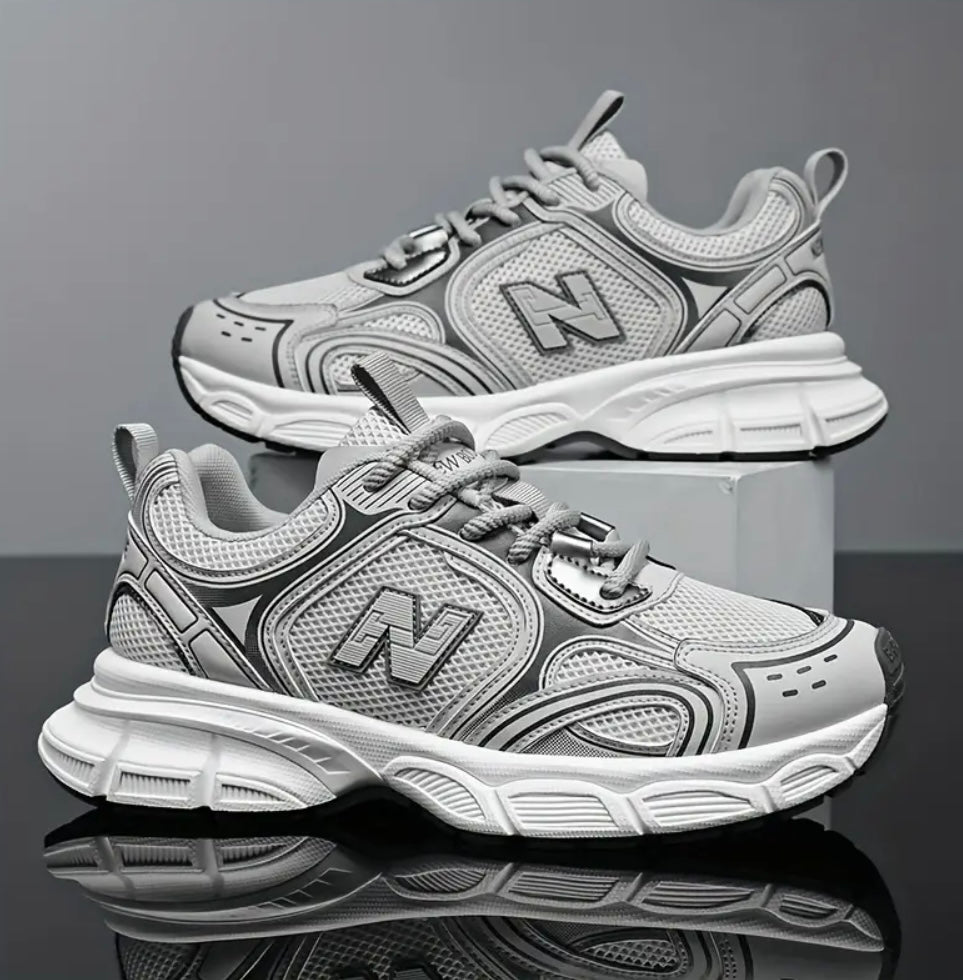 Scarpe sportive grigie: comfort e versatilità