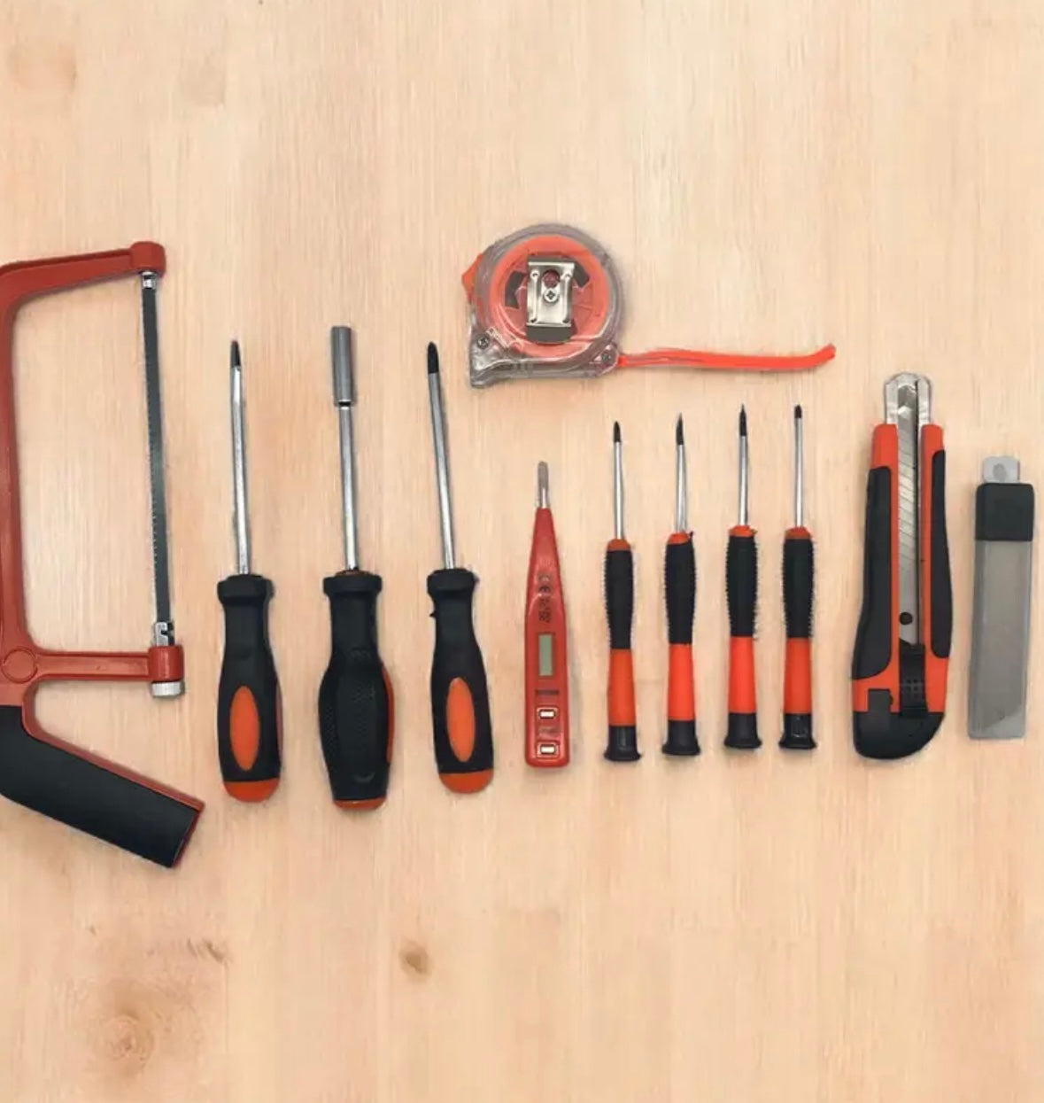 Kit Valigetta Attrezzi da 100 Pezzi – Tutto il Necessario per Riparazioni Domestiche e Auto