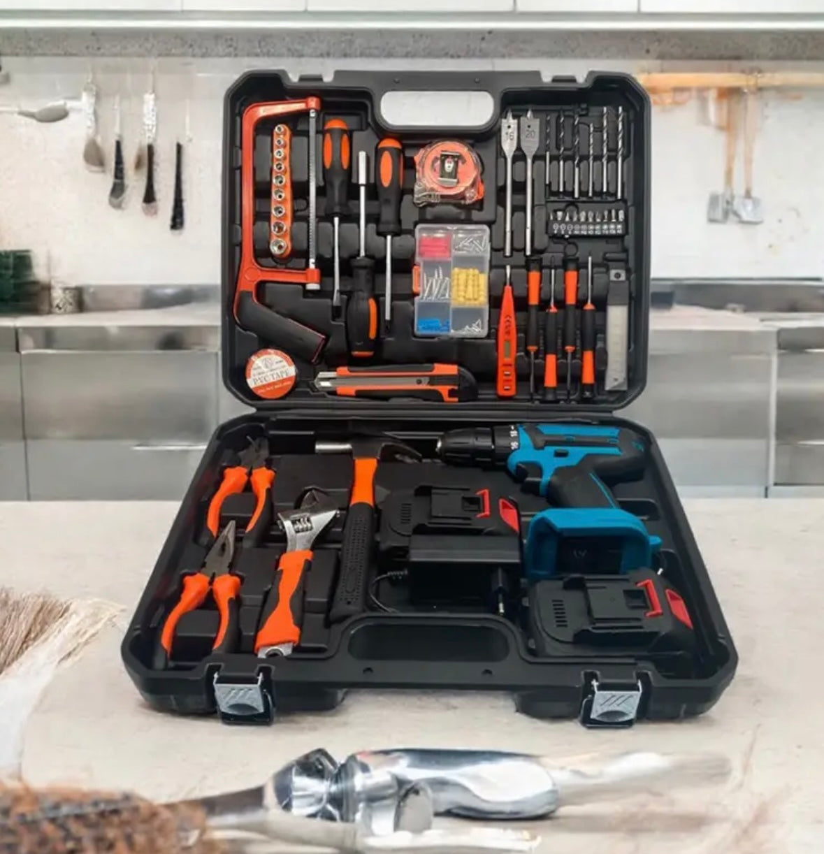 Kit Valigetta Attrezzi da 100 Pezzi – Tutto il Necessario per Riparazioni Domestiche e Auto