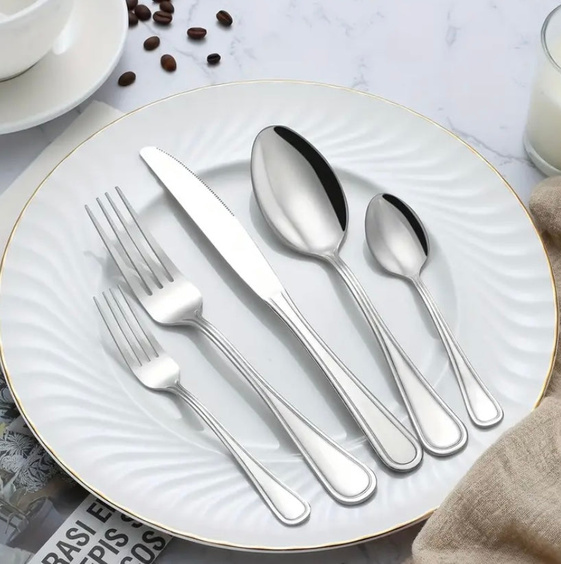Set di Posate Argentato con Box: perfetto per ogni tavola