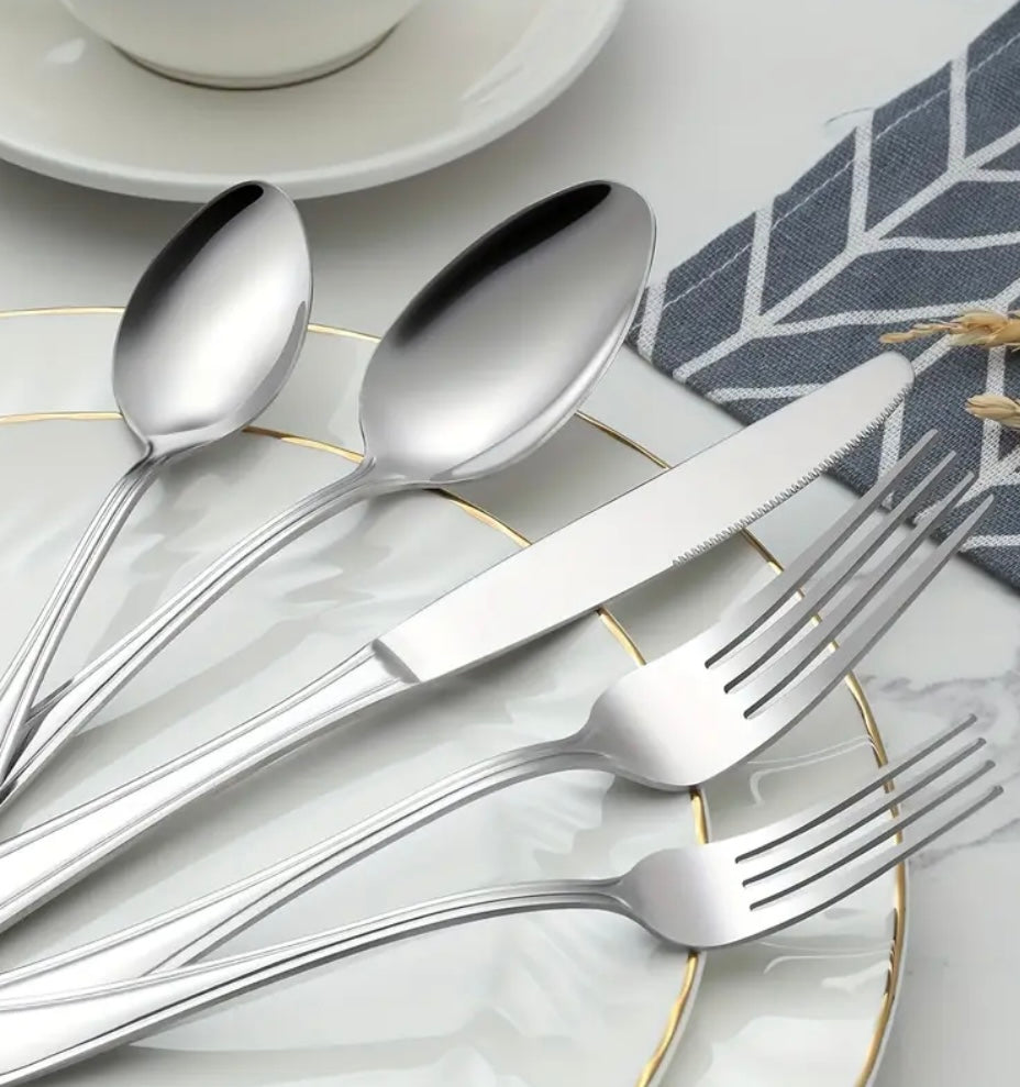 Set di Posate Argentato con Box: perfetto per ogni tavola
