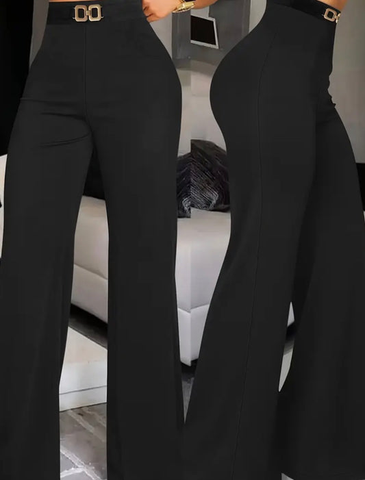 Pantaloni diritti neri per donna con dettaglio di bottone in metallo dorato