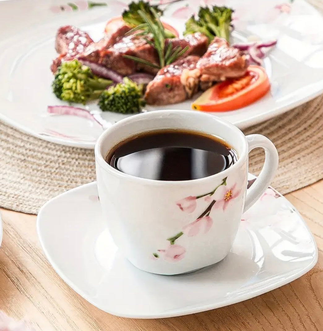 Eleganza floreale: set di piatti in porcellana da 30 pezzi